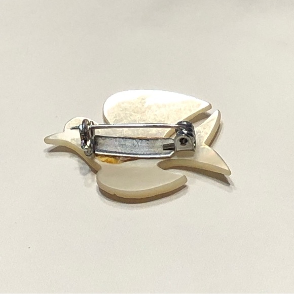 Carved Dove Bird Mother of Pearl Pin Brooch peace - Picture 5 of 6